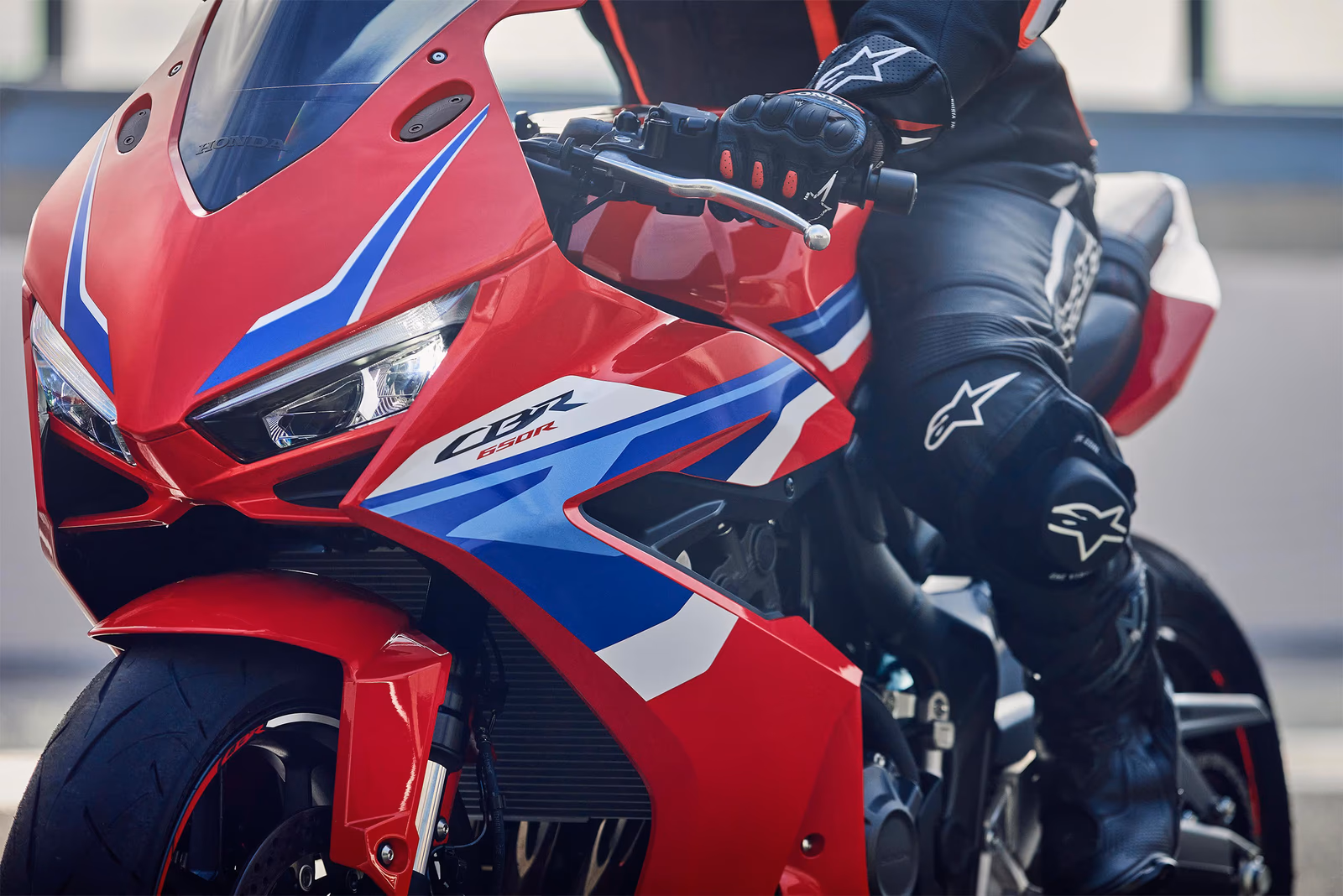 Detalhe frontal da CBR 650R - 3 de 7