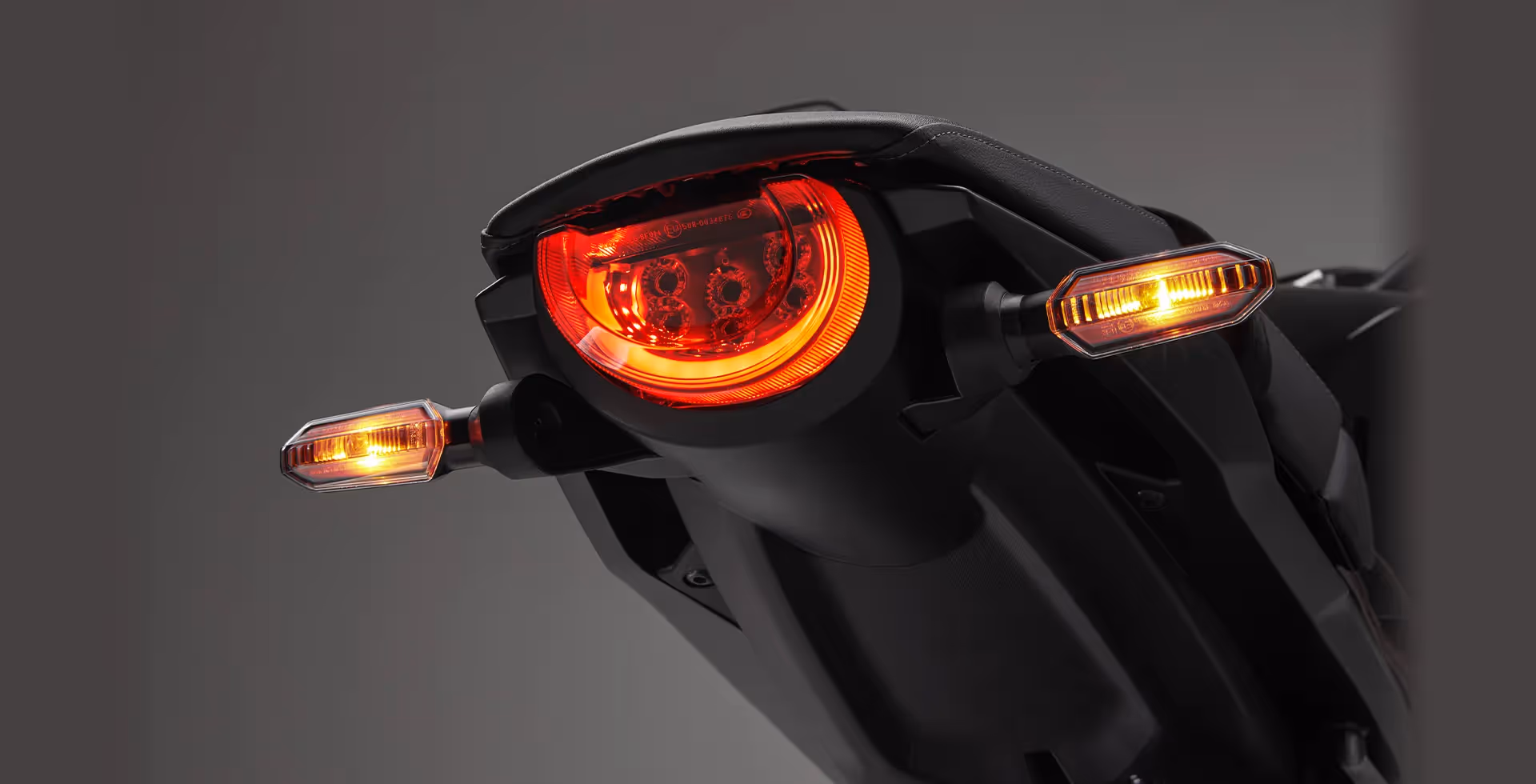 CB 1000R Black Edition alerta de frenagem