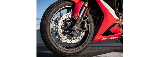 Detalhe do freio dianteiro ABS da CBR 650R