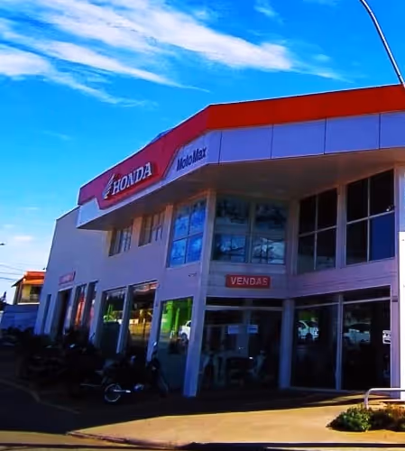 Fachada Moto Max em destaque