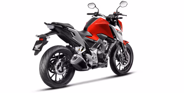 CB 300F Twister vista três quartos traseira CBS