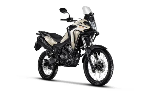 Postura imponente da Sahara 300